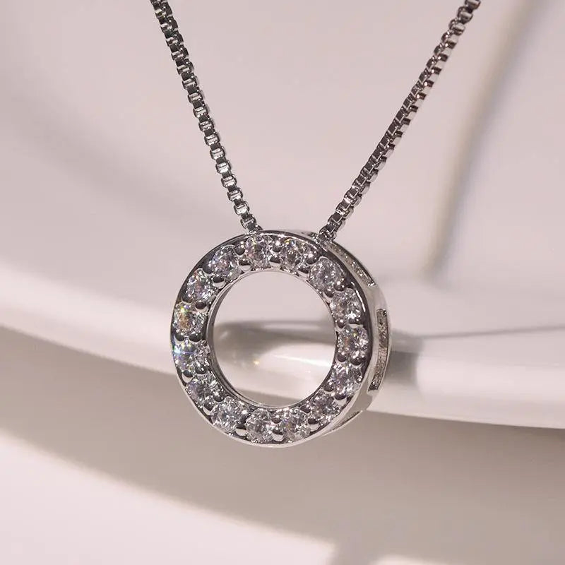 Trendy Circle Necklace: Simple and Stylish Clavicle Chain